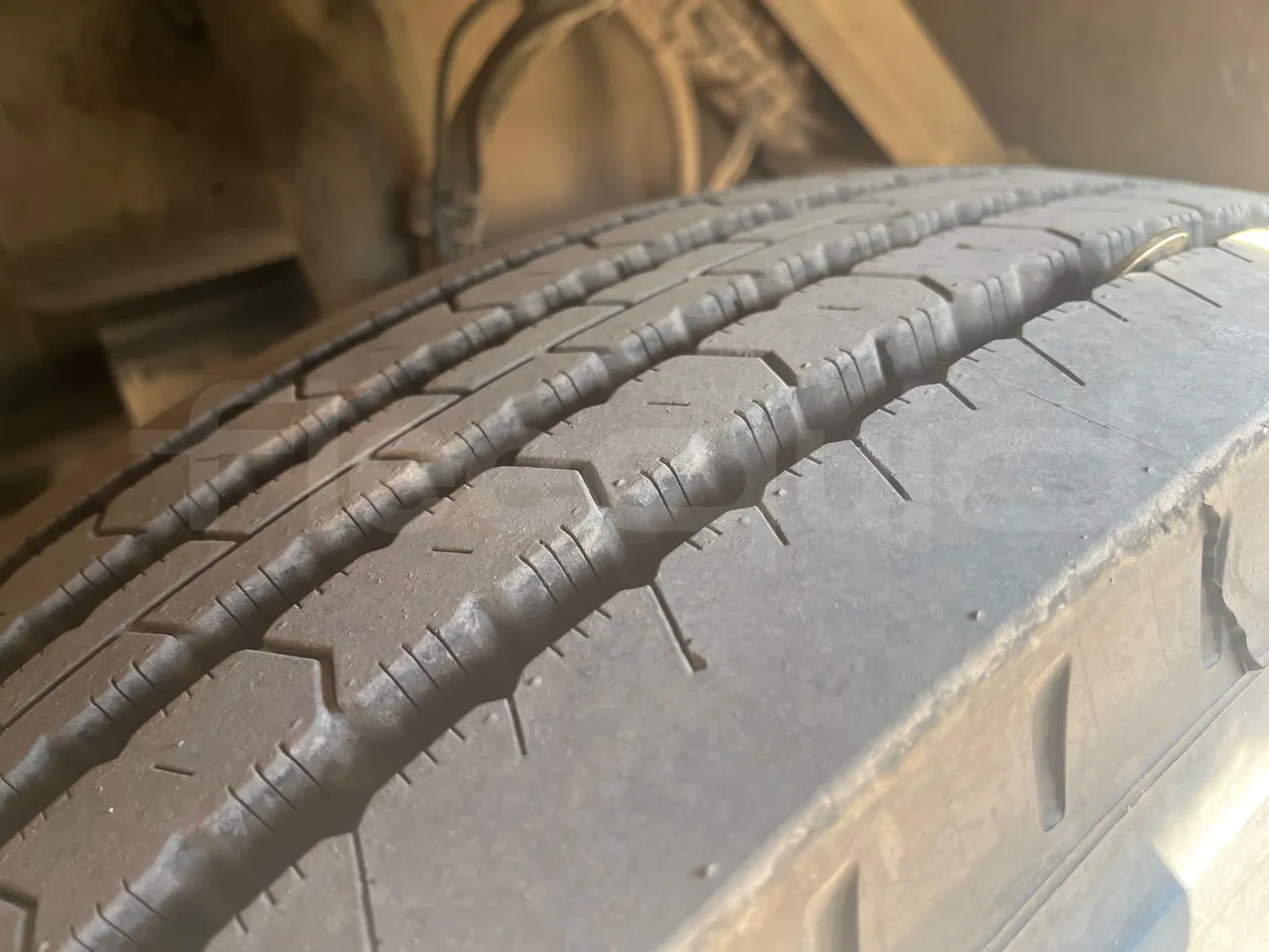 Mercedes-Benz OC 500 RF 	1842 - Euro4 - 315kW - 13mt - tread condition second axle tires left