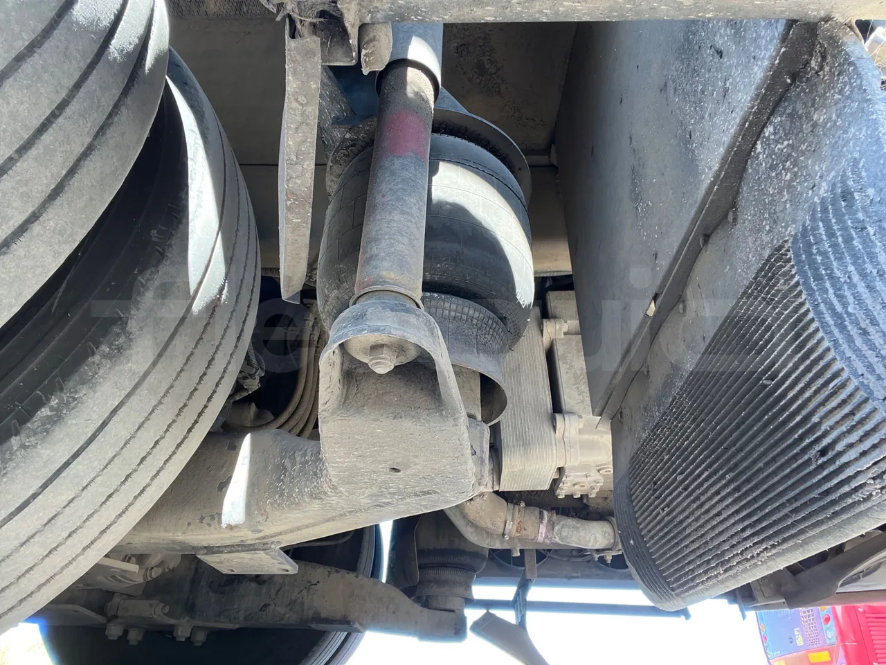 Mercedes-Benz OC 500 RF 	1842 - Euro4 - 315kW - 13mt - axle 2 shock absorbers 1 left