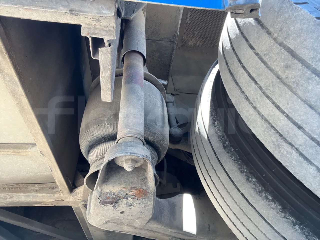 Mercedes-Benz OC 500 RF 	1842 - Euro4 - 315kW - 13mt - axle 2 shock absorbers 1 right