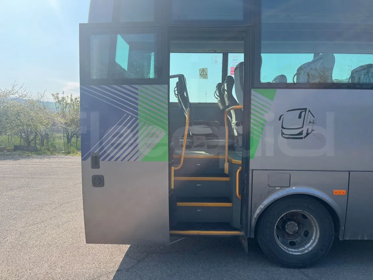 Isuzu Turquoise Anadolu - Euro5 - 140kW - 7.670mt - front door 2 open