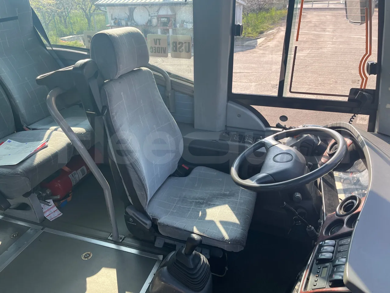 Isuzu Turquoise Anadolu - Euro5 - 140kW - 7.670mt - driver's seat photo