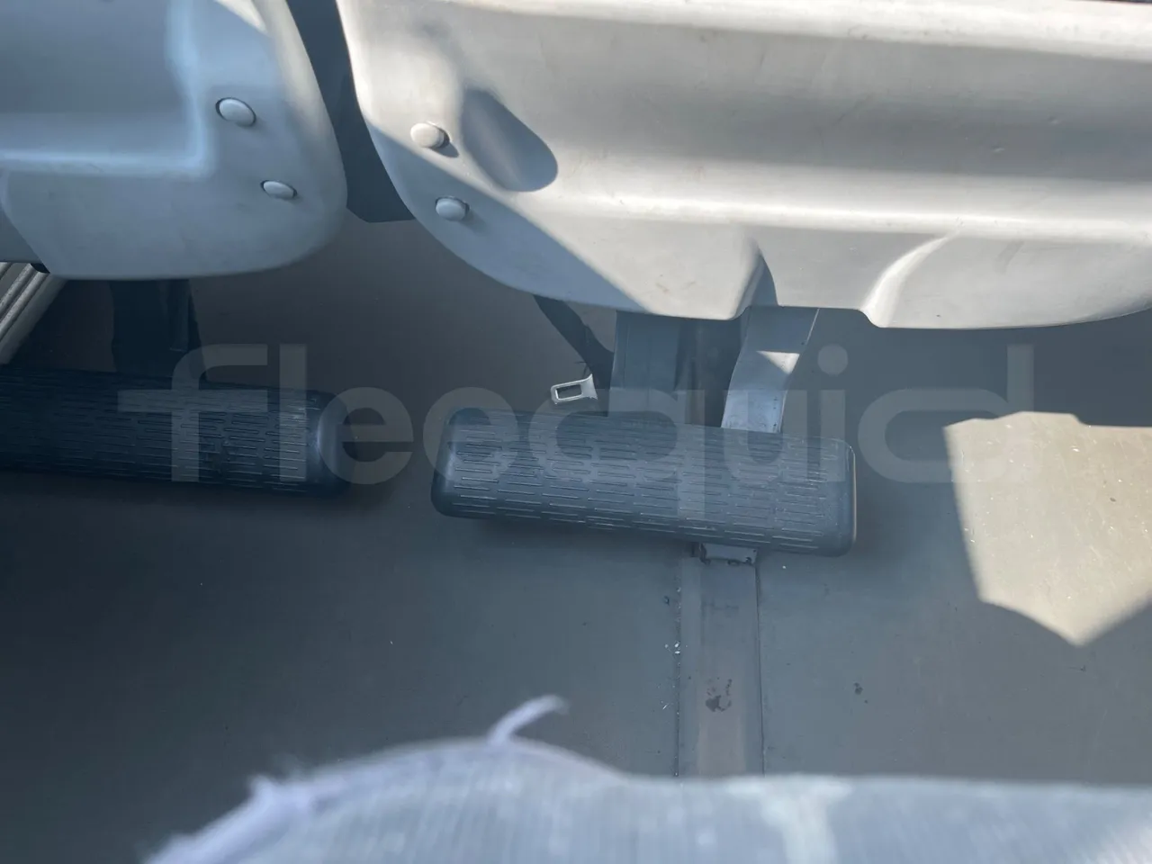 Isuzu Turquoise Anadolu - Euro5 - 140kW - 7.670mt - footrest detail photo