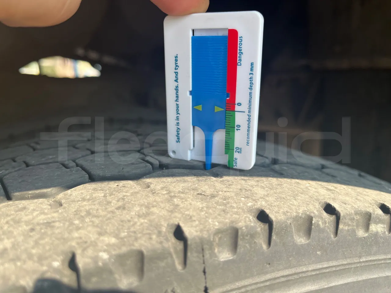 Isuzu Turquoise Anadolu - Euro5 - 140kW - 7.670mt - tread condition front tires right