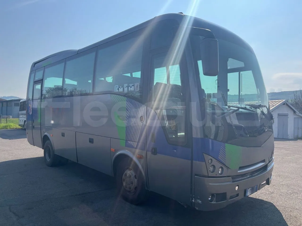 Isuzu Turquoise Anadolu - Euro5 - 140kW - 7.670mt - right side doors open