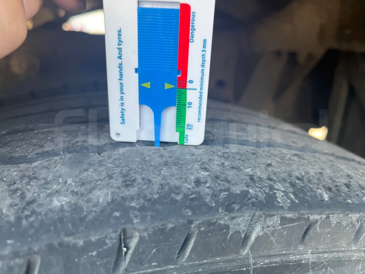 Isuzu Turquoise Anadolu - Euro5 - 140kW - 7.670mt - front left tire measurements