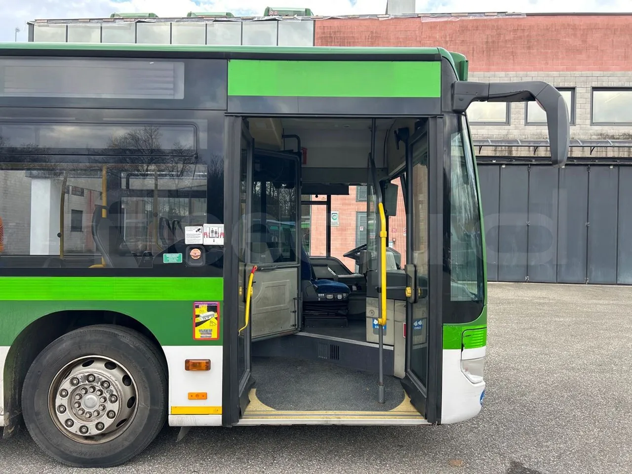 Mercedes-Benz O 530 G- 3P - Euro5 - 260kW - 17.940mt - front door 1 open