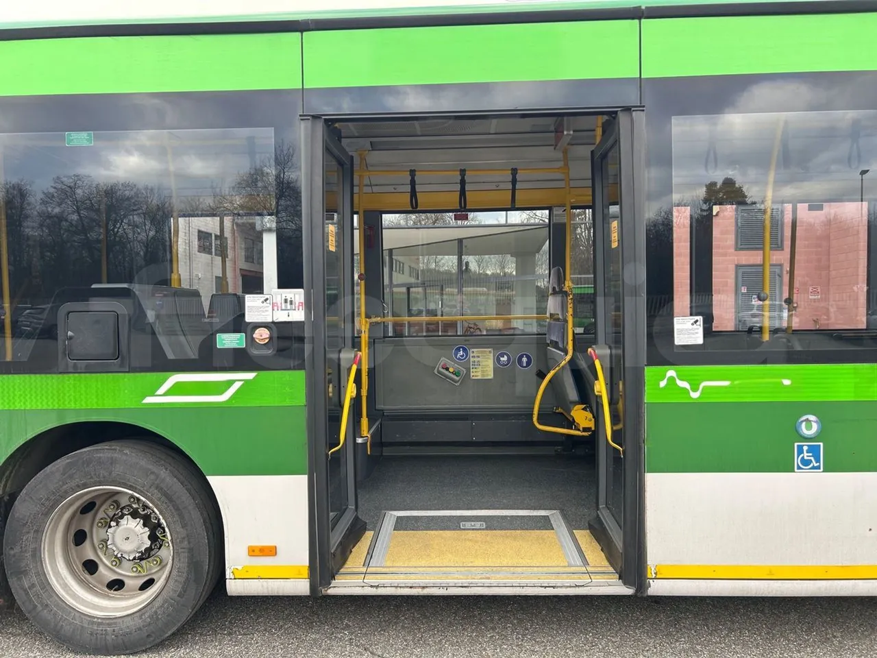 Mercedes-Benz O 530 G- 3P - Euro5 - 260kW - 17.940mt - front door 2 open