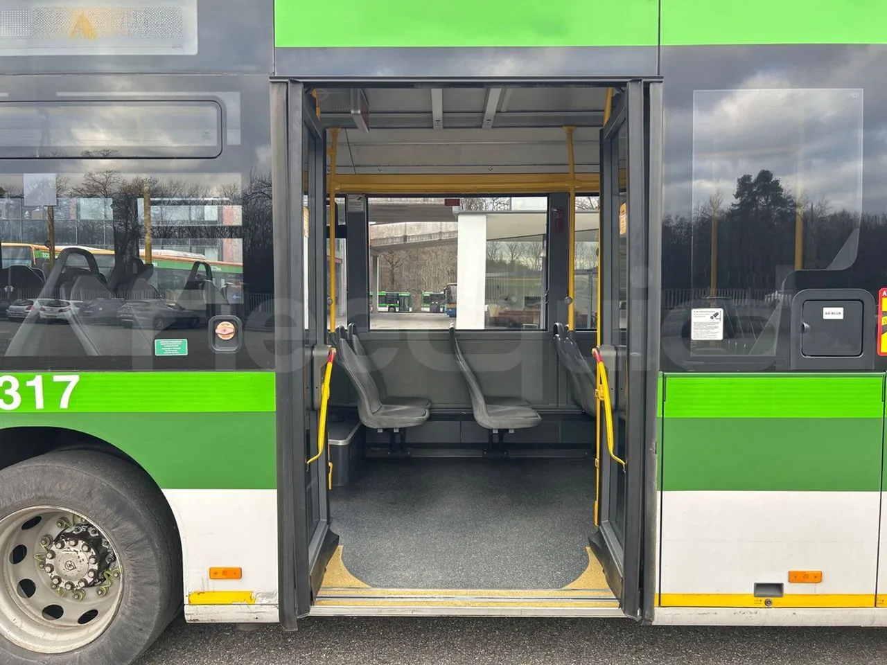 Mercedes-Benz O 530 G- 3P - Euro5 - 260kW - 17.940mt - front door 3 open