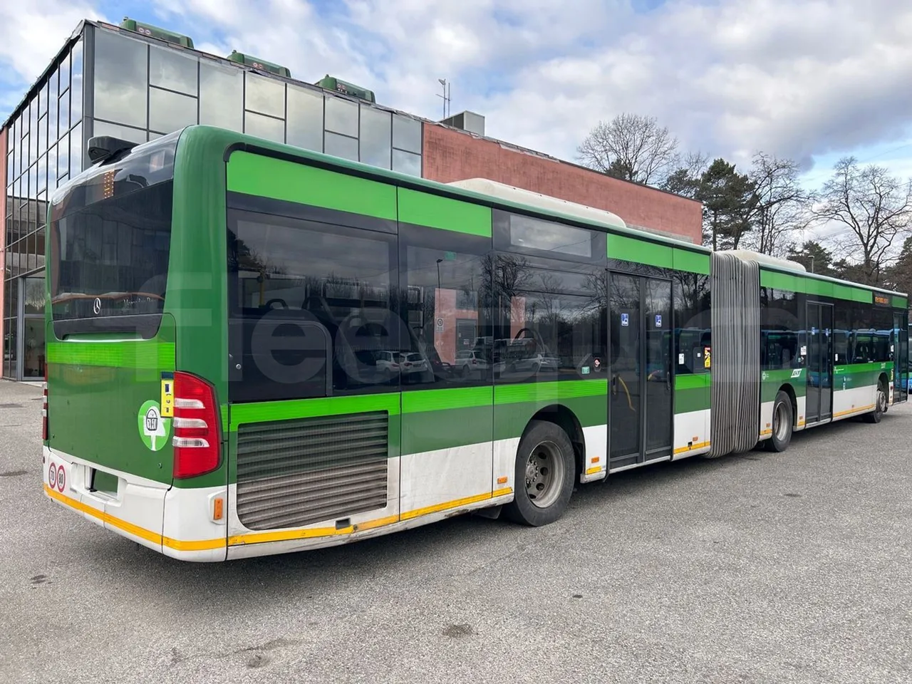 Mercedes-Benz O 530 G- 3P - Euro5 - 260kW - 17.940mt - 3/4 right rear doors closed