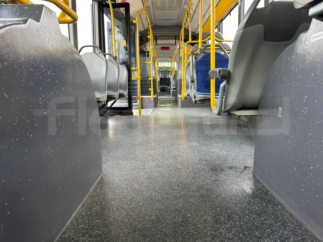 Mercedes-Benz O 530 G- 3P - Euro5 - 260kW - 17.940mt - seat brackets photo