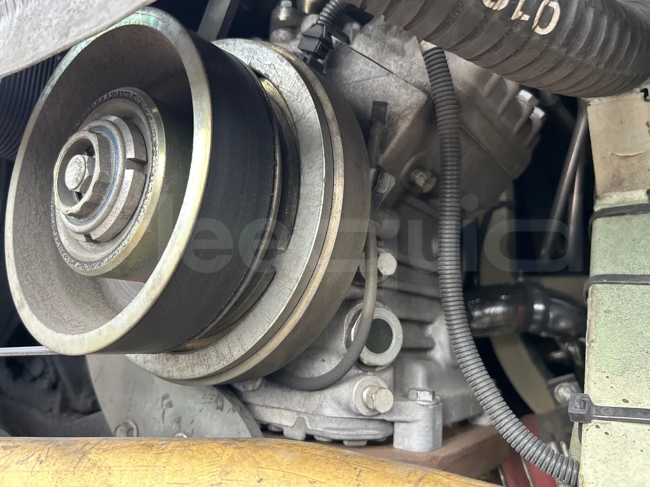 Mercedes-Benz O 530 G- 3P - Euro5 - 260kW - 17.940mt - air conditioning compressor