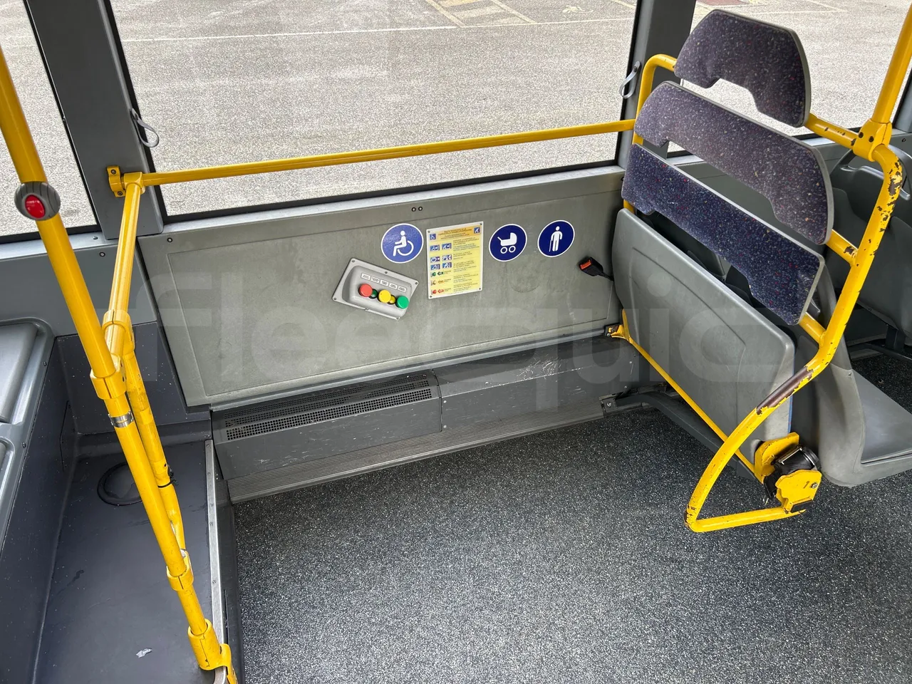 Mercedes-Benz O 530 G- 3P - Euro5 - 260kW - 17.940mt - disabled area photo