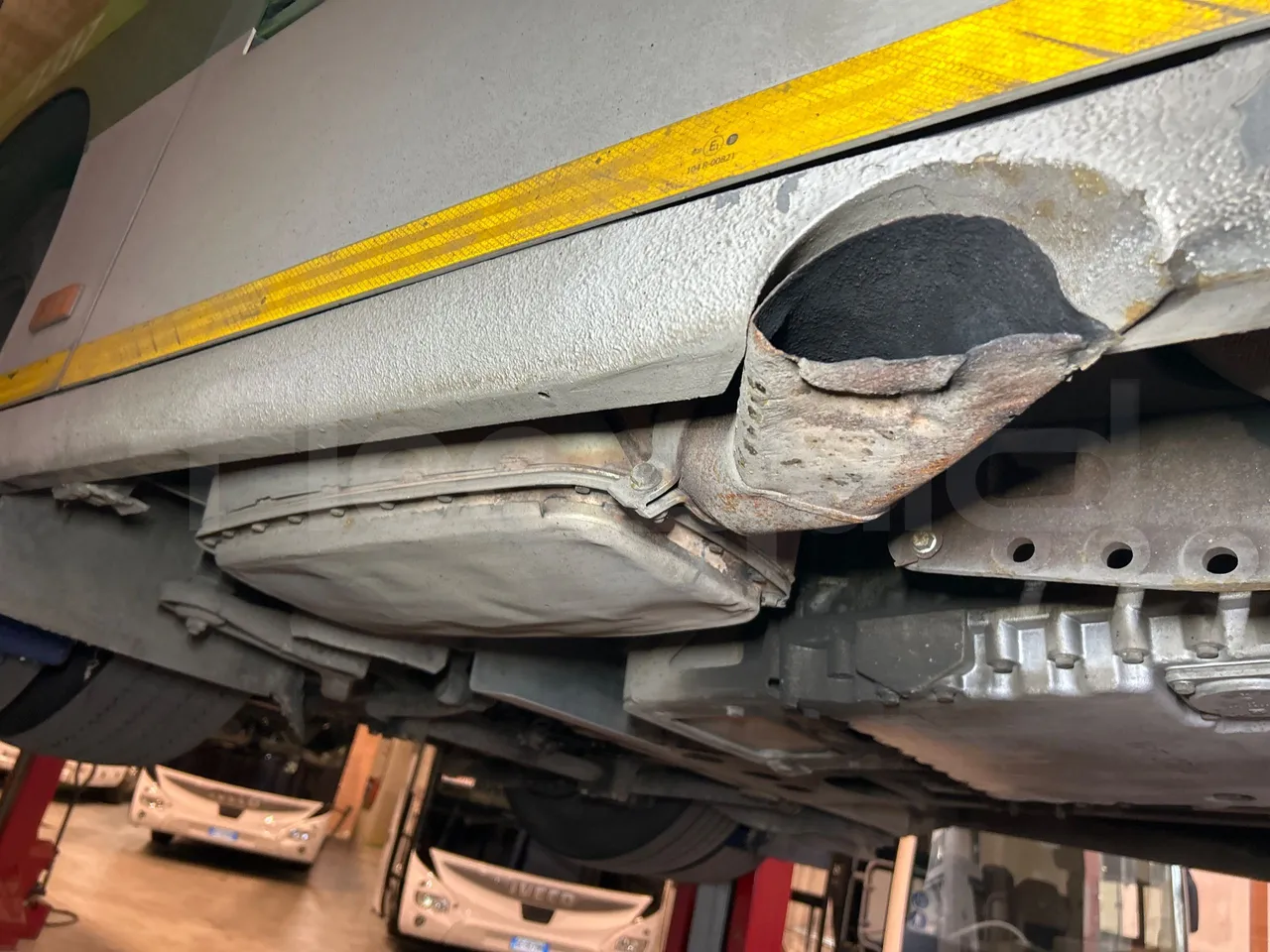 Mercedes-Benz O 530 G- 3P - Euro5 - 260kW - 17.940mt - exhaust photo