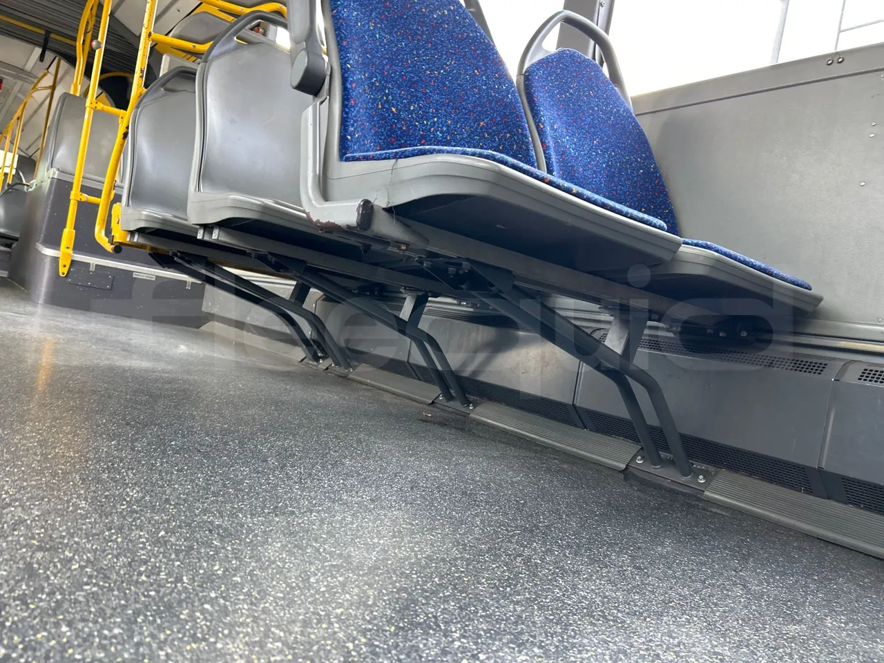 Mercedes-Benz O 530 G- 3P - Euro5 - 260kW - 17.940mt - footrest detail photo