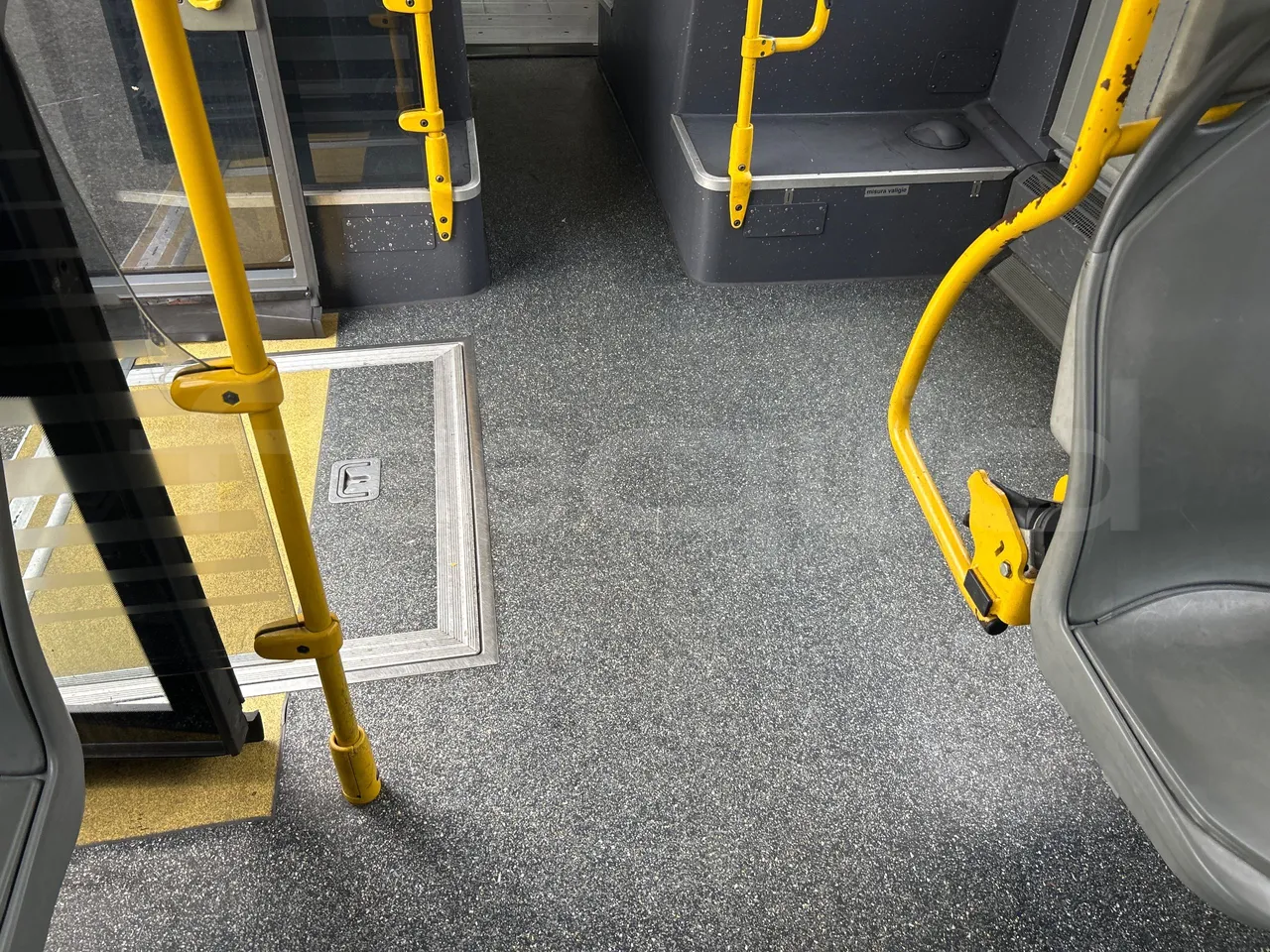 Mercedes-Benz O 530 G- 3P - Euro5 - 260kW - 17.940mt - handrails photo