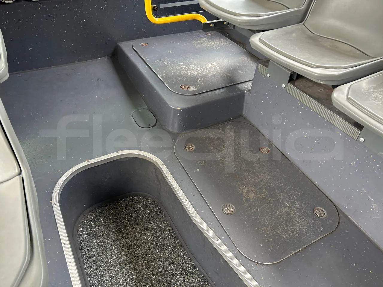 Mercedes-Benz O 530 G- 3P - Euro5 - 260kW - 17.940mt - floor hatches photo