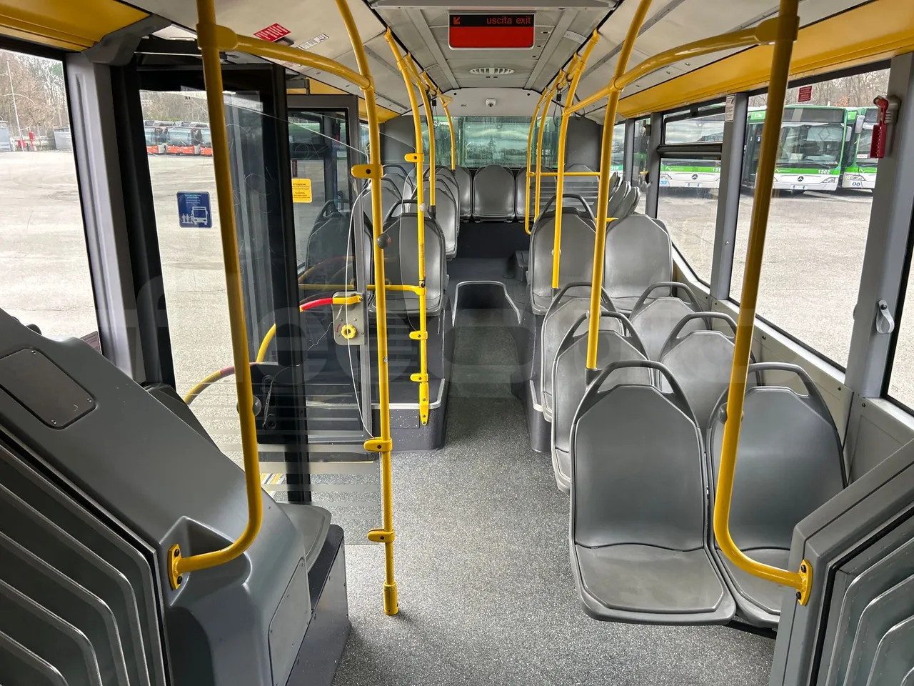 Mercedes-Benz O 530 G- 3P - Euro5 - 260kW - 17.940mt - reverse view middle aisle