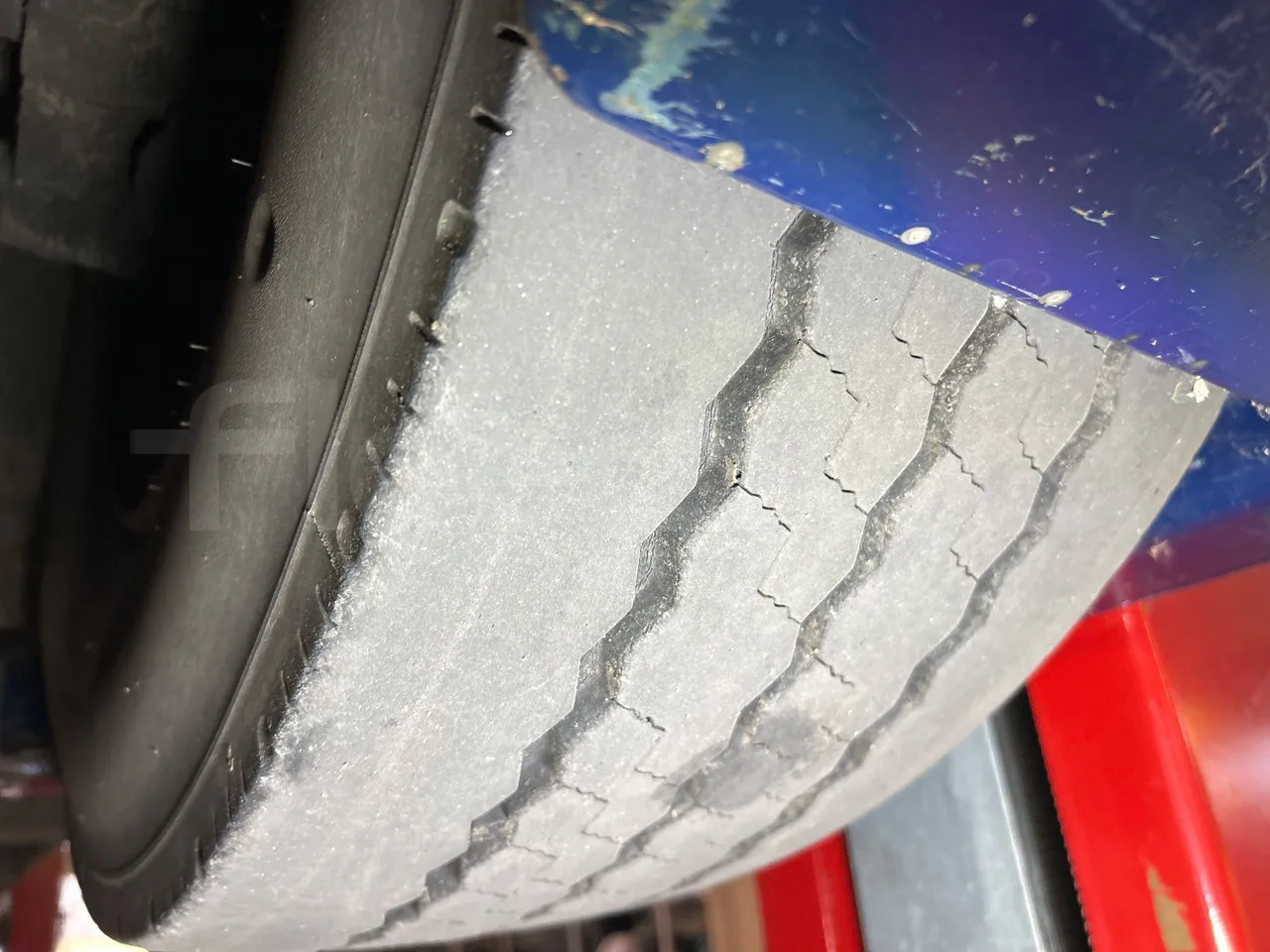 Mercedes-Benz O 530 G- 3P - Euro5 - 260kW - 17.940mt - tread condition front tires right