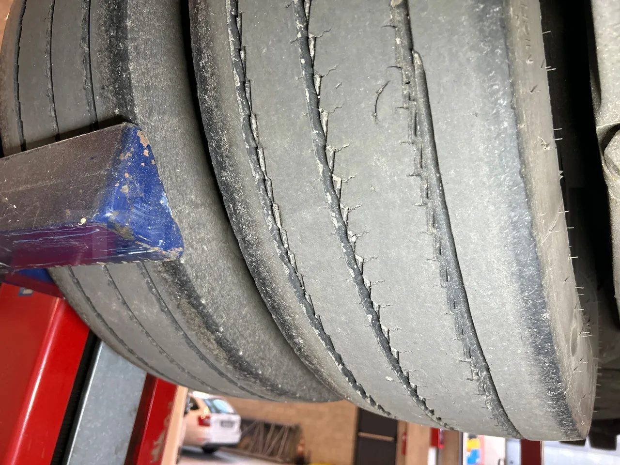 Mercedes-Benz O 530 G- 3P - Euro5 - 260kW - 17.940mt - tread condition second axle tires left