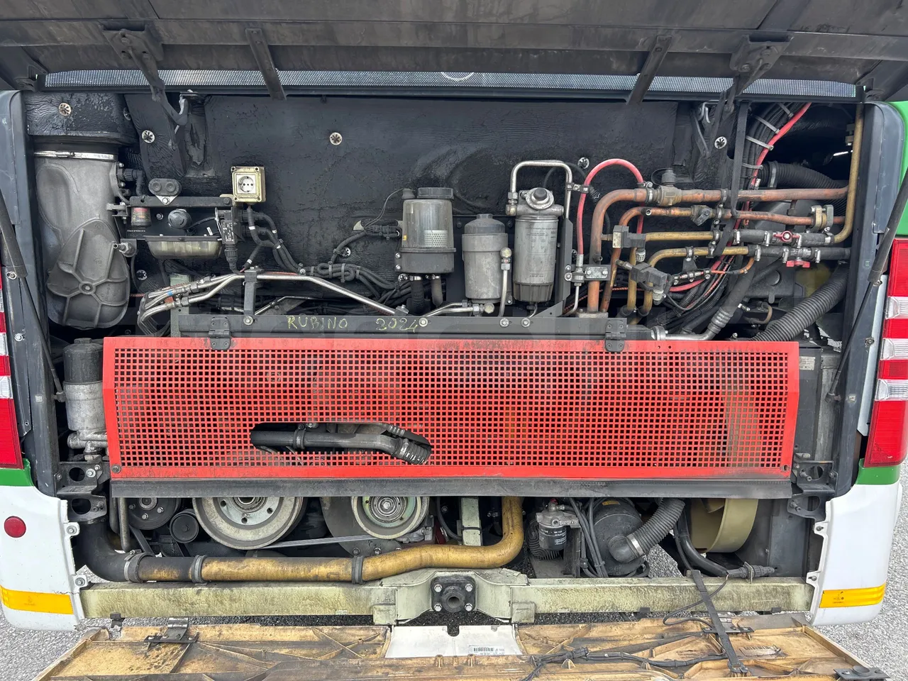 Mercedes-Benz O 530 G- 3P - Euro5 - 260kW - 17.940mt - rear hatch open