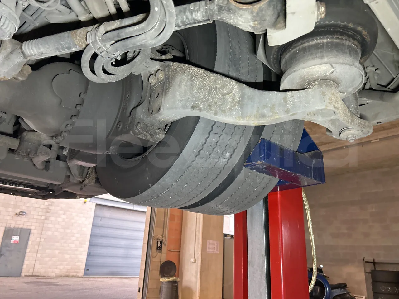 Mercedes-Benz O 530 G- 3P - Euro5 - 260kW - 17.940mt - axle 3 left side