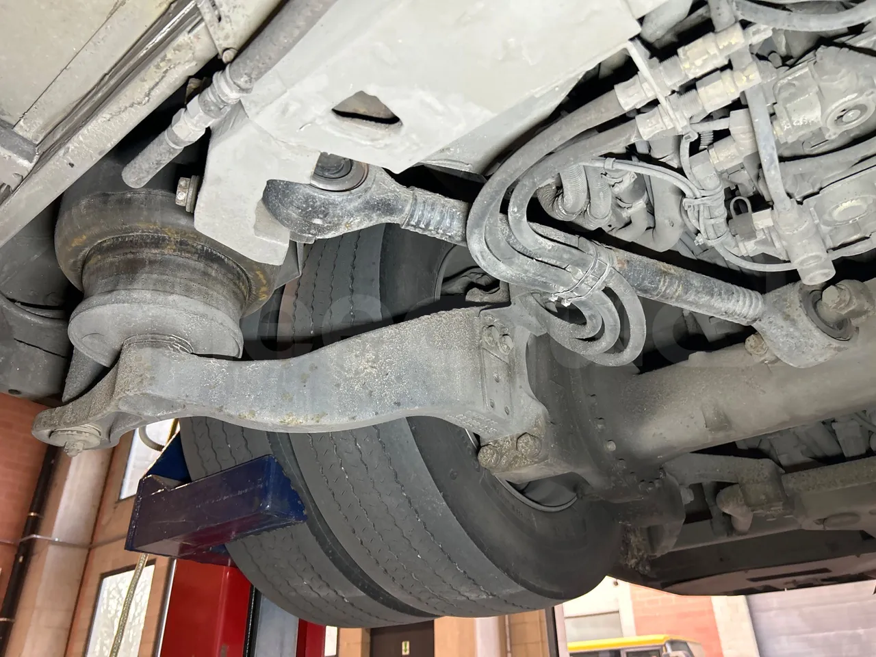 Mercedes-Benz O 530 G- 3P - Euro5 - 260kW - 17.940mt - axle 3 right side