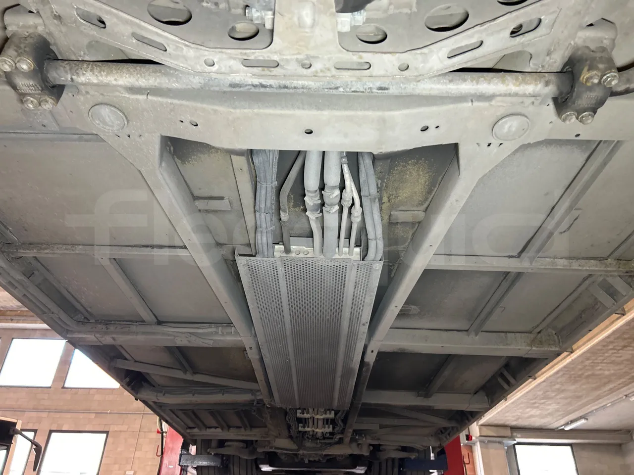 Mercedes-Benz O 530 G- 3P - Euro5 - 260kW - 17.940mt - central undercarriage photo