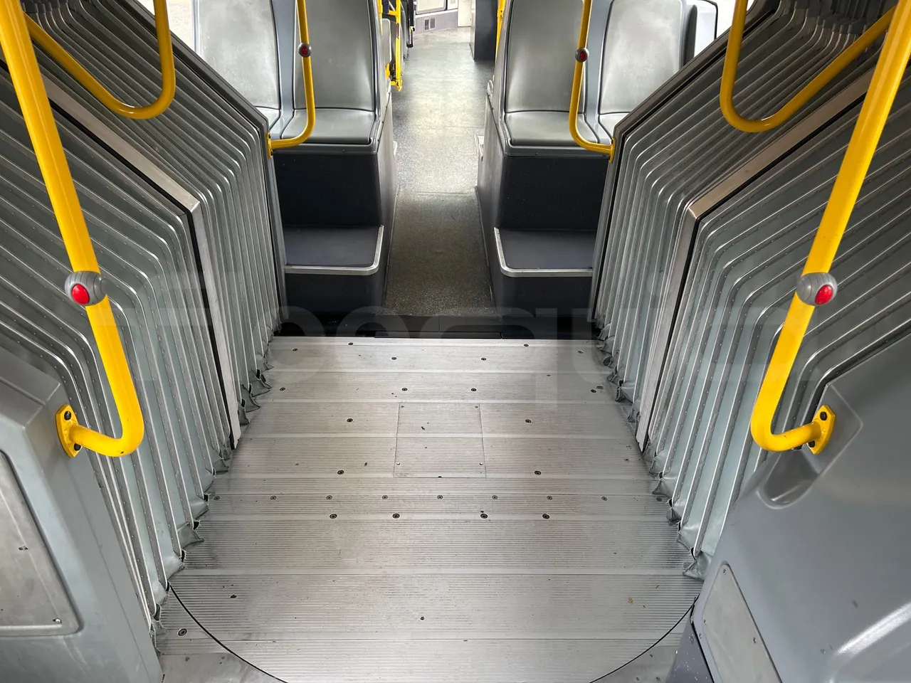 Mercedes-Benz O 530 G- 3P - Euro5 - 260kW - 17.940mt - turntable internal (18m)