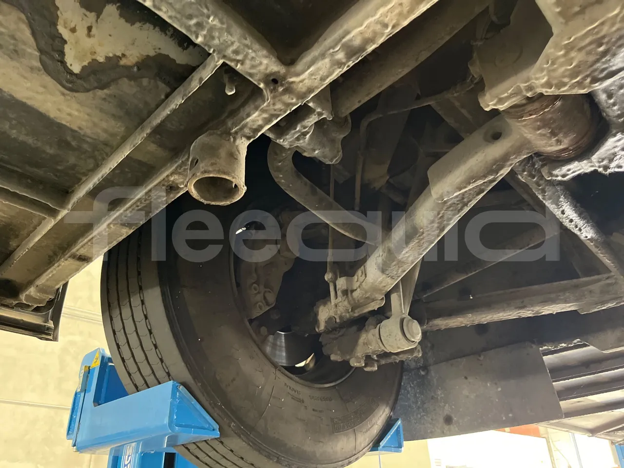 Mercedes-Benz Integro 0550-EUR3-220kW-12m - front axle right side