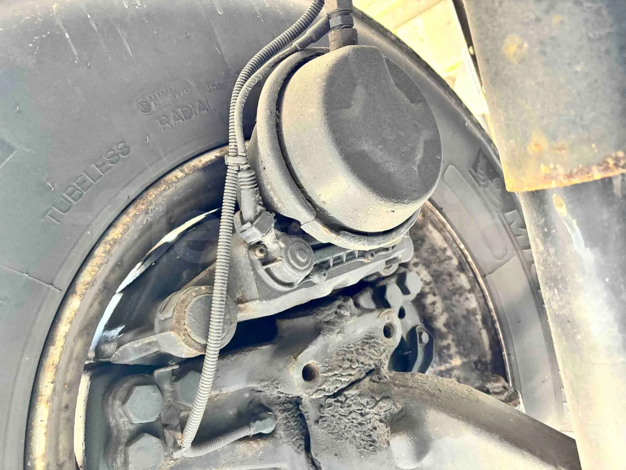Scania M330 TDX1X3 - Euro6 - 331kW - 13mt - axel 3 caliper brakes left