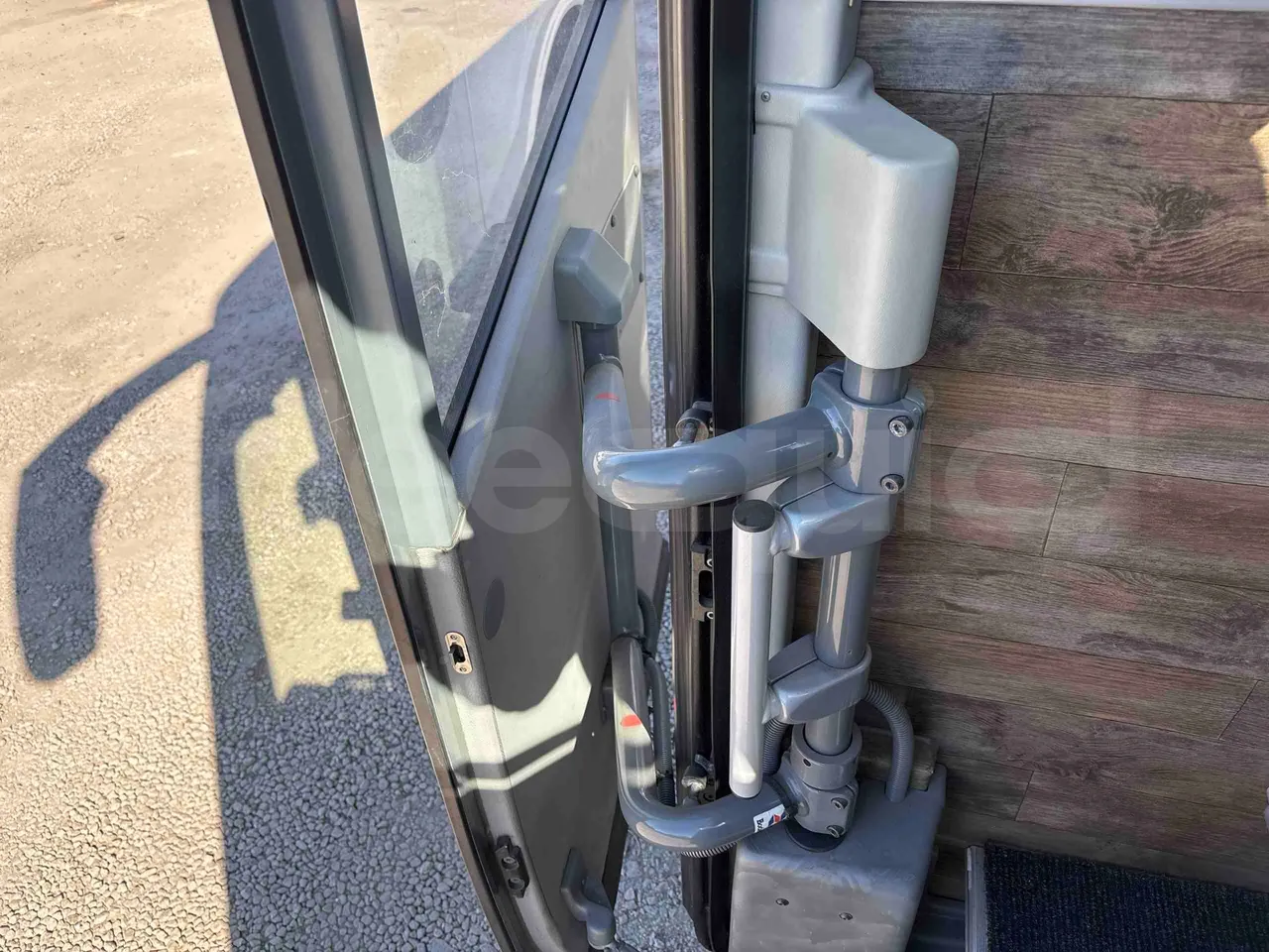 Scania M330 TDX1X3 - Euro6 - 331kW - 13mt - door mechanism photo