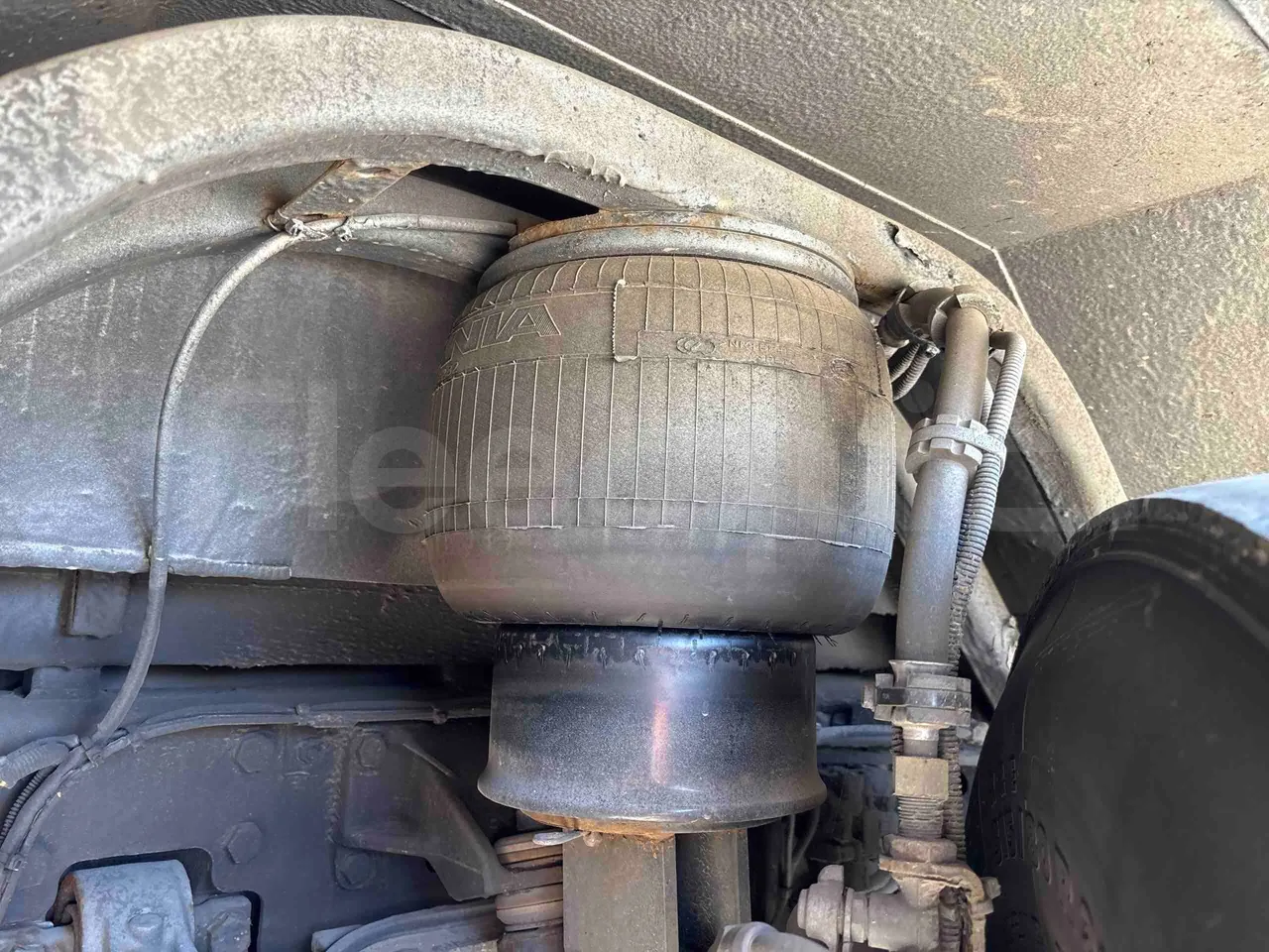 Scania M330 TDX1X3 - Euro6 - 331kW - 13mt - front air springs left