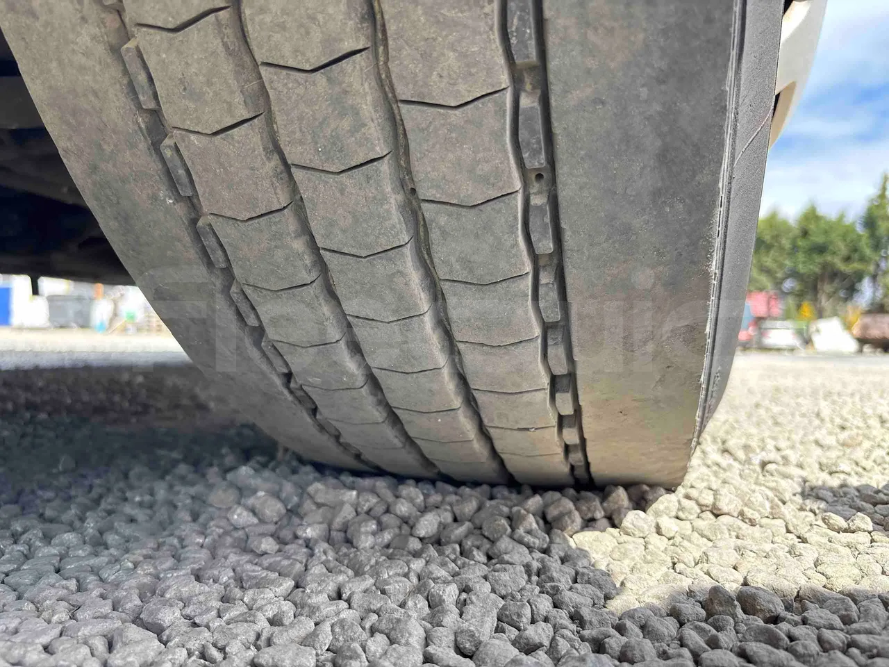 Scania M330 TDX1X3 - Euro6 - 331kW - 13mt - tread condition front tires left