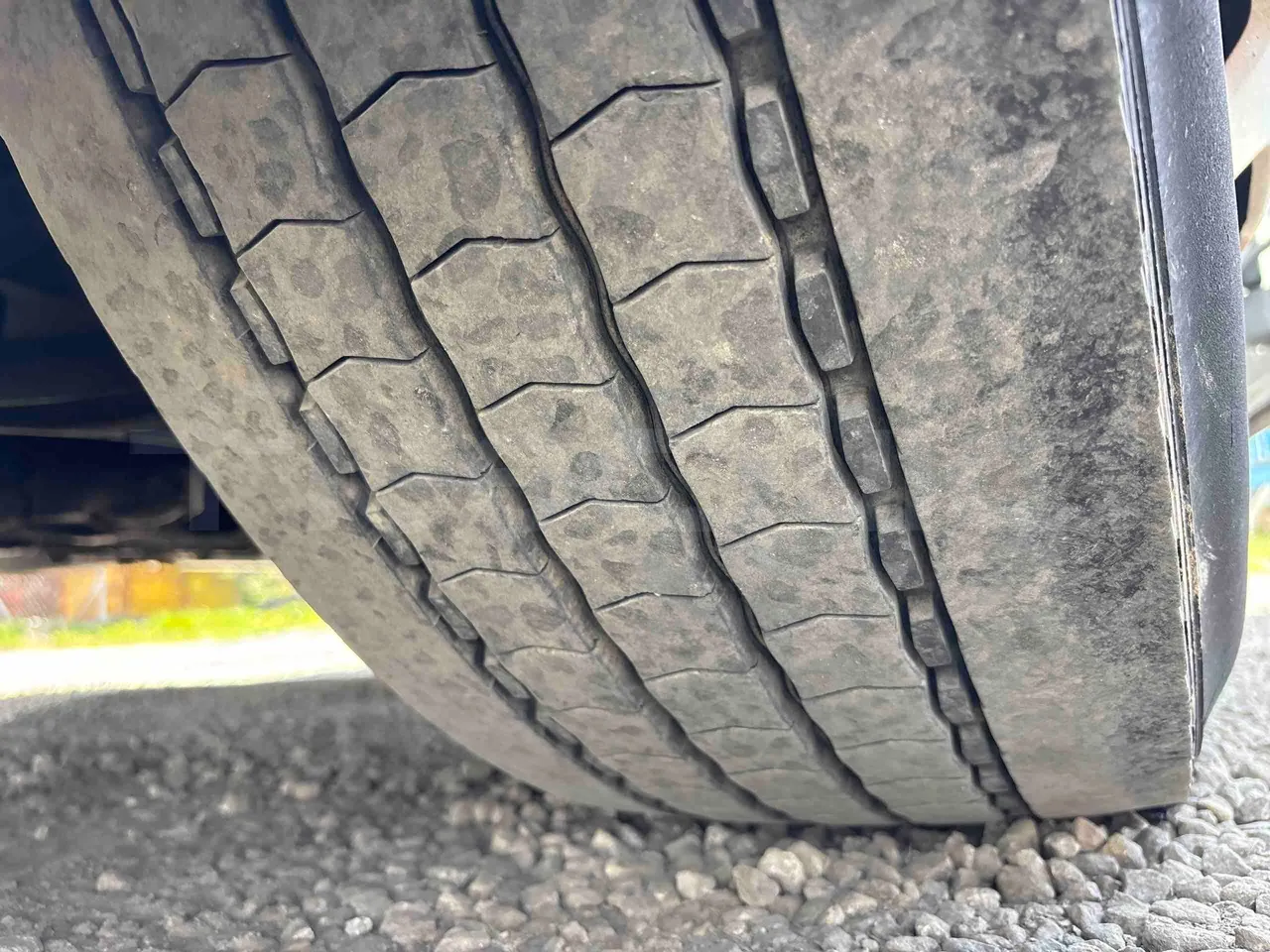Scania M330 TDX1X3 - Euro6 - 331kW - 13mt - tread condition front tires right