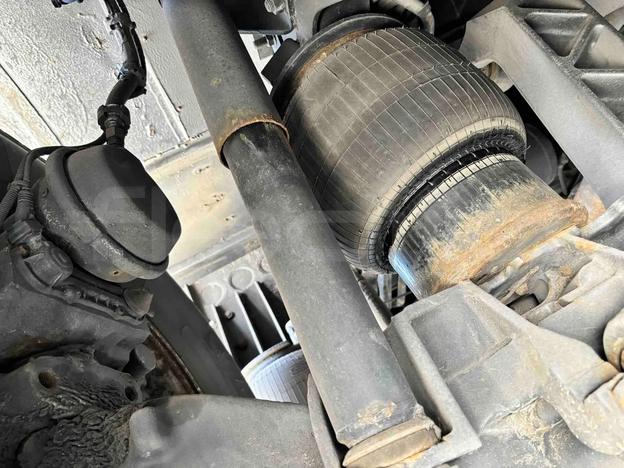 Scania M330 TDX1X3 - Euro6 - 331kW - 13mt - axel 3 shock absorbers 1 left