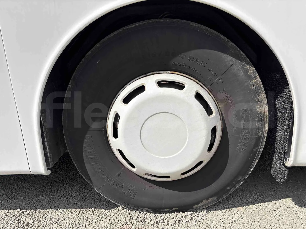 Scania M330 TDX1X3 - Euro6 - 331kW - 13mt - front left tire measurements
