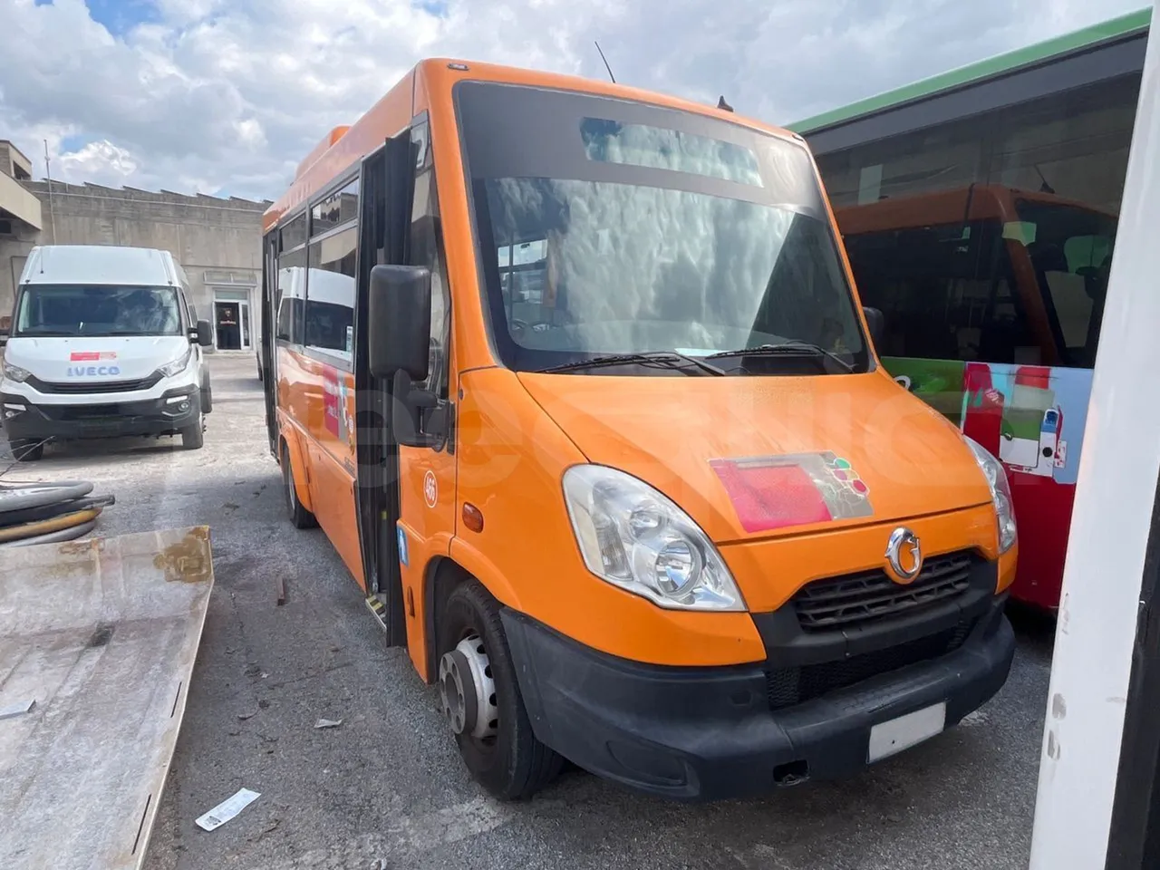 Iveco Sitcar CT 15 - EUR5 - 100kW - 7m - Base cover photo