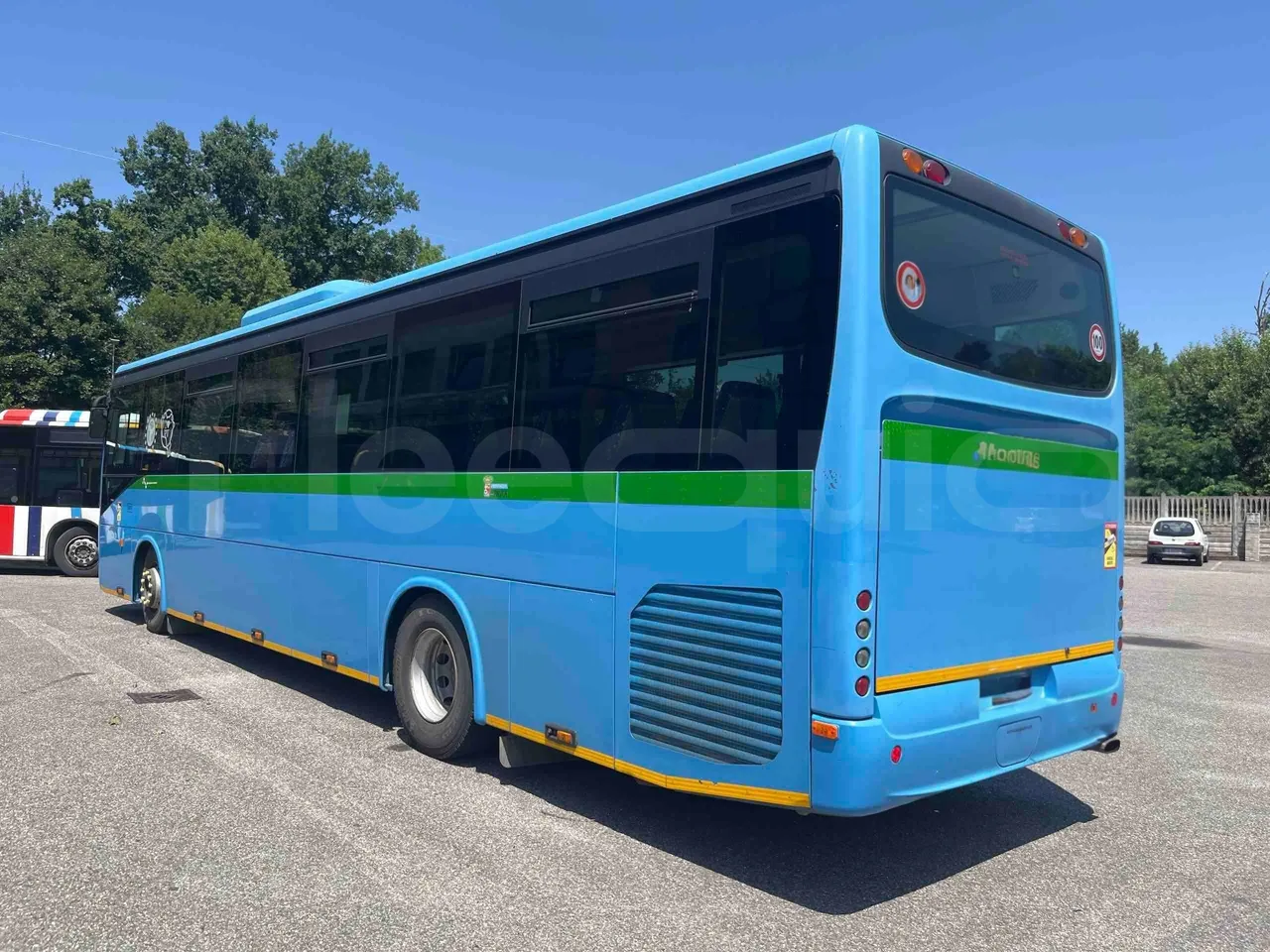 Iveco Crossway - 3/4 left rear side