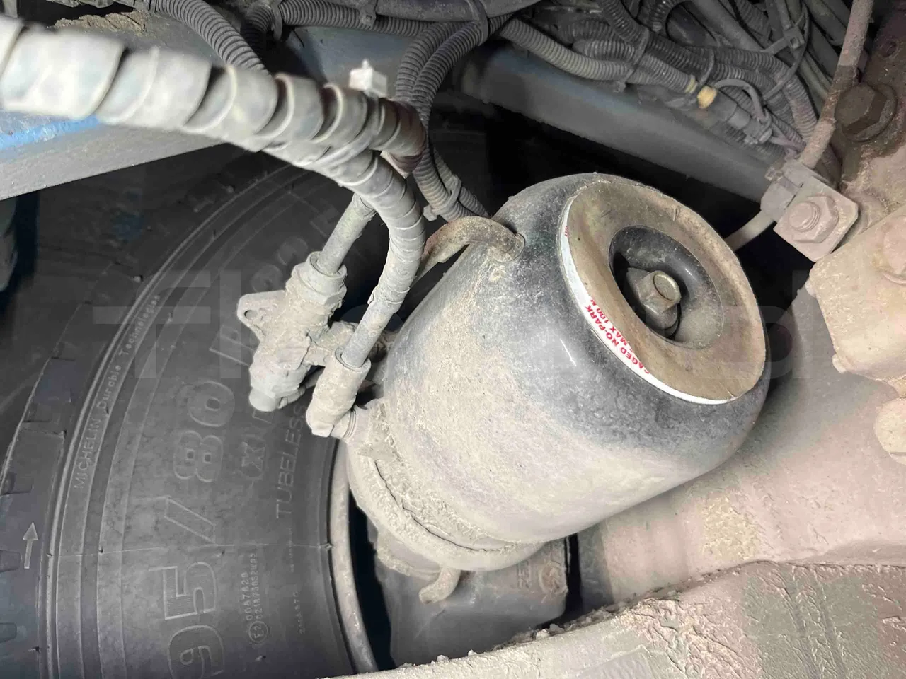 Iveco Crossway - axle 2 caliper brakes left