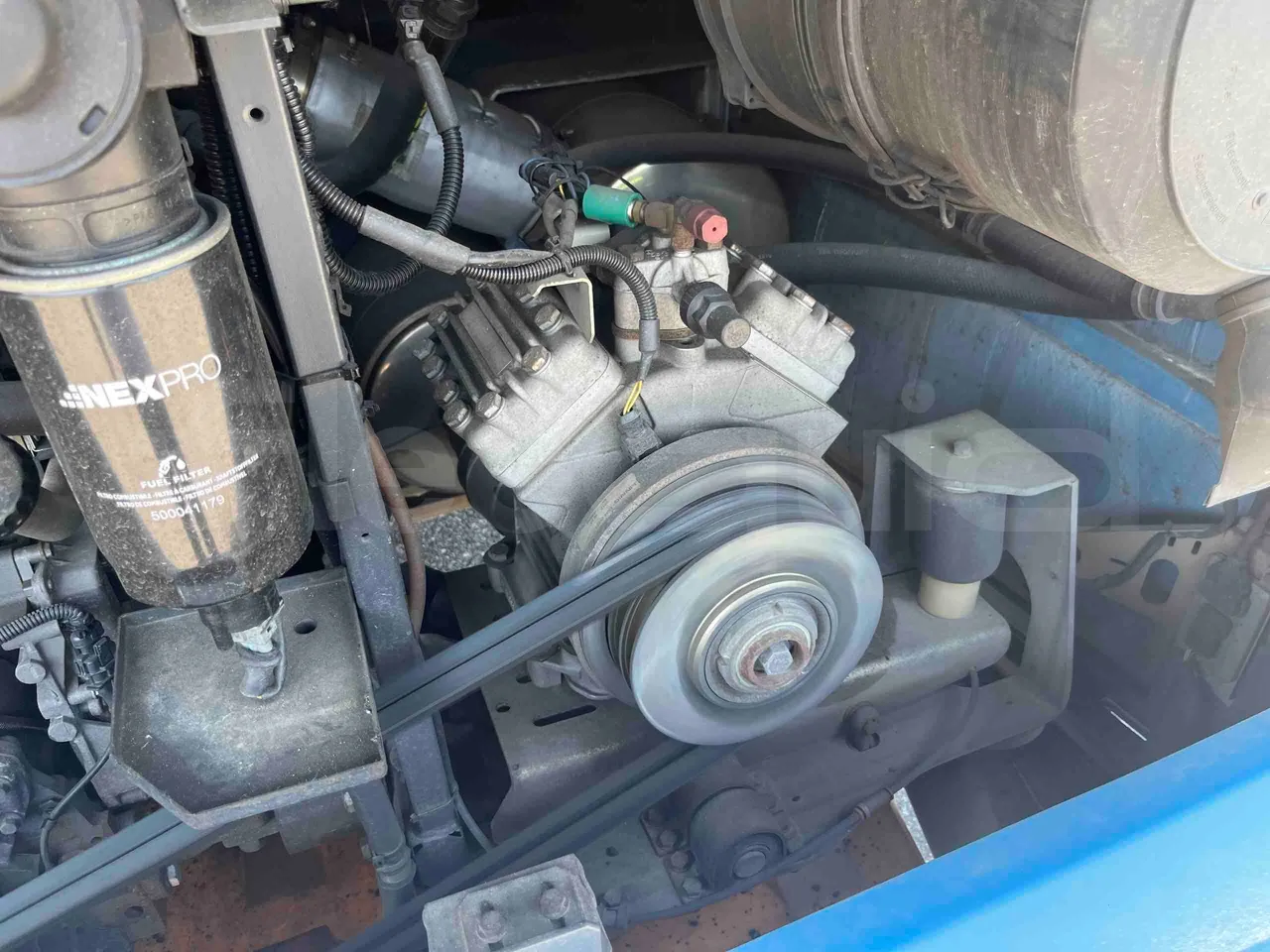 Iveco Crossway - air conditioning compressor