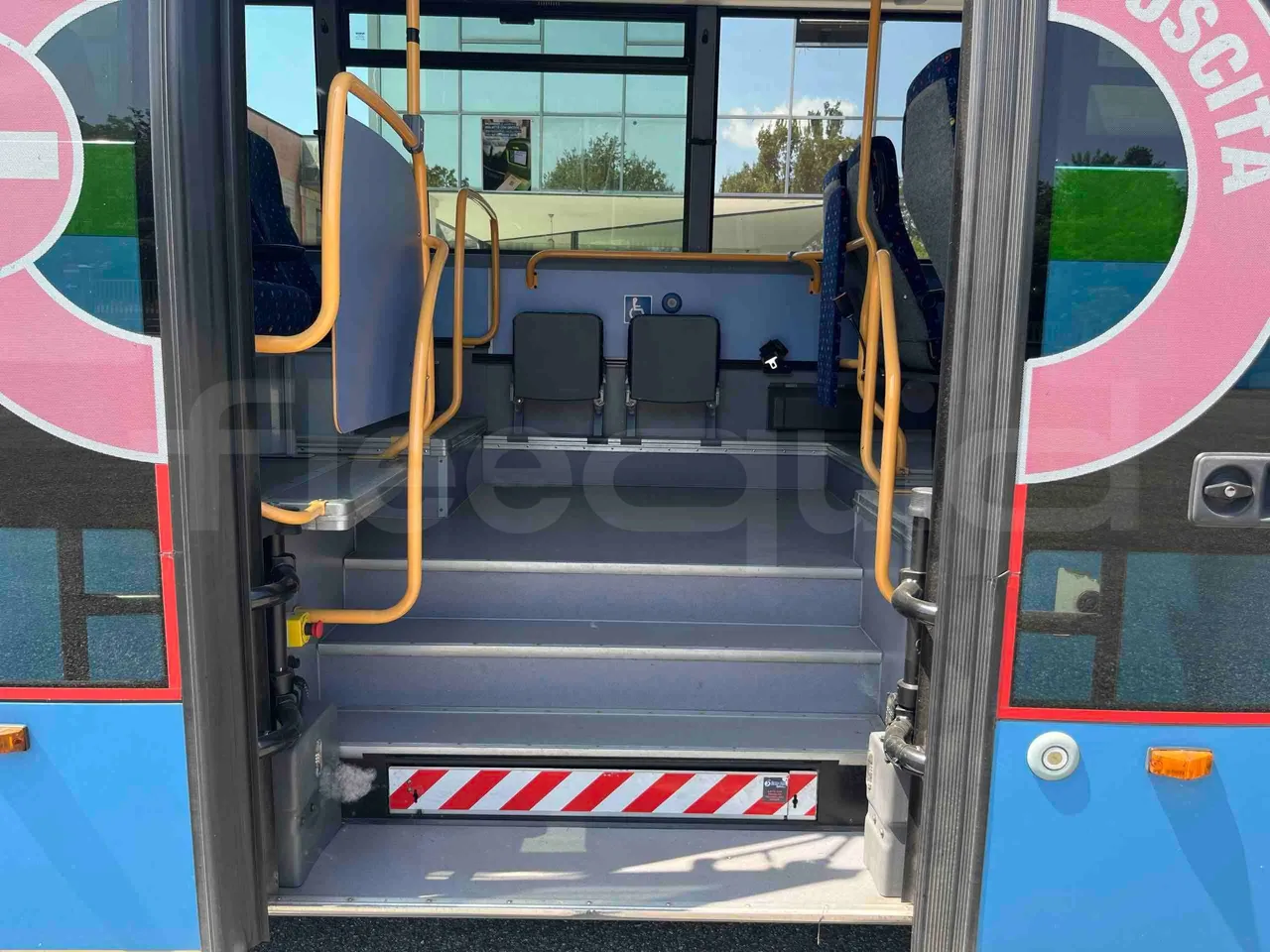 Iveco Crossway - disabled area photo