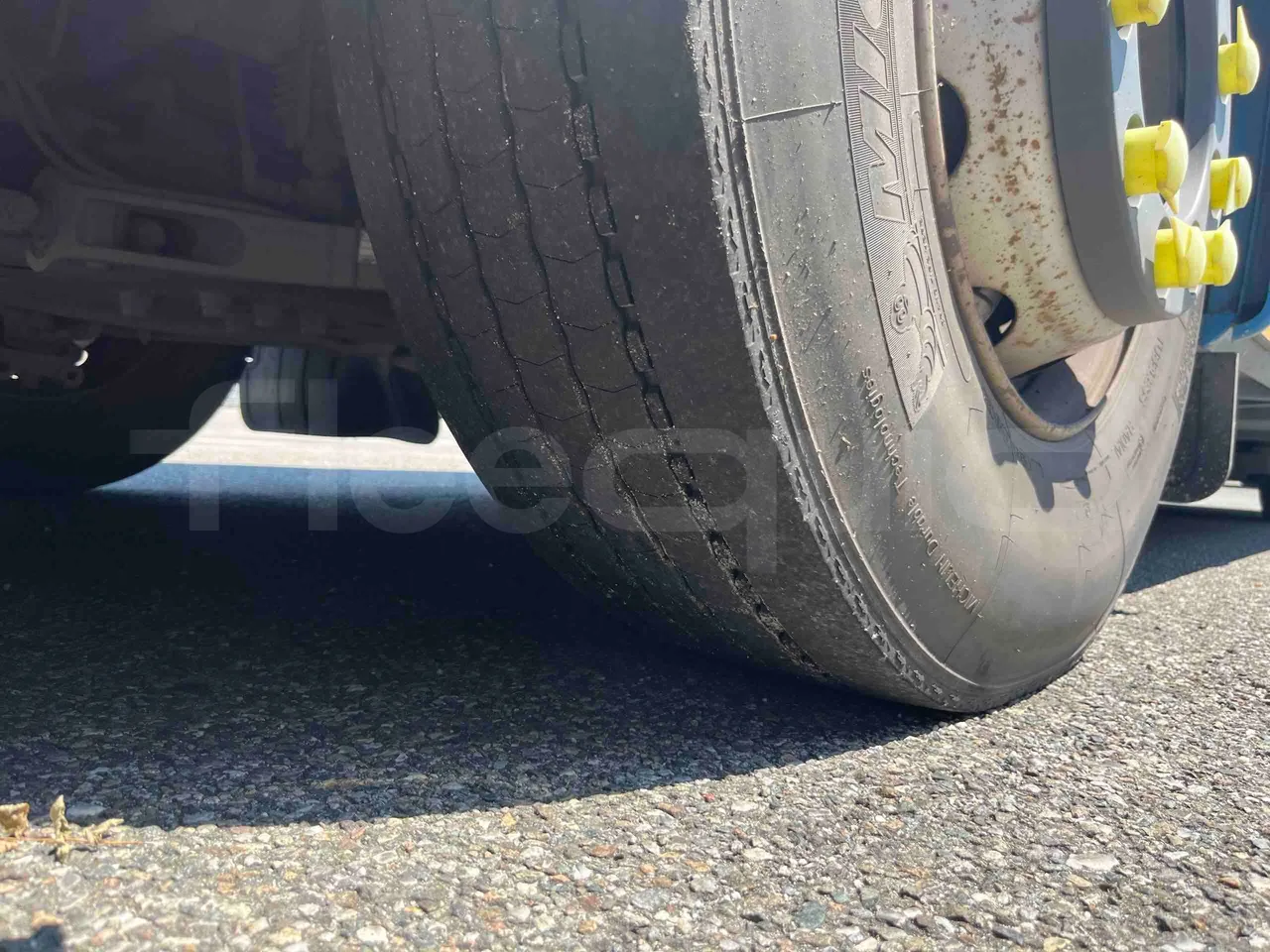 Iveco Crossway - First Axle Left Side: Tyre Thickness