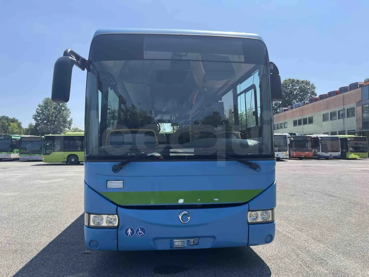 Iveco Crossway - front photo