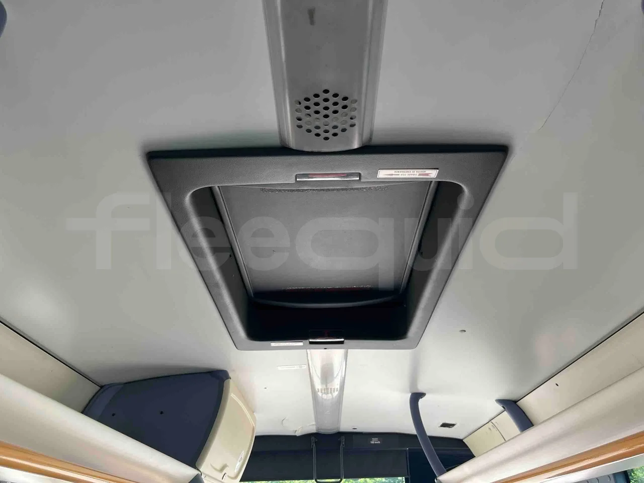 Iveco Crossway - roof hatch 2