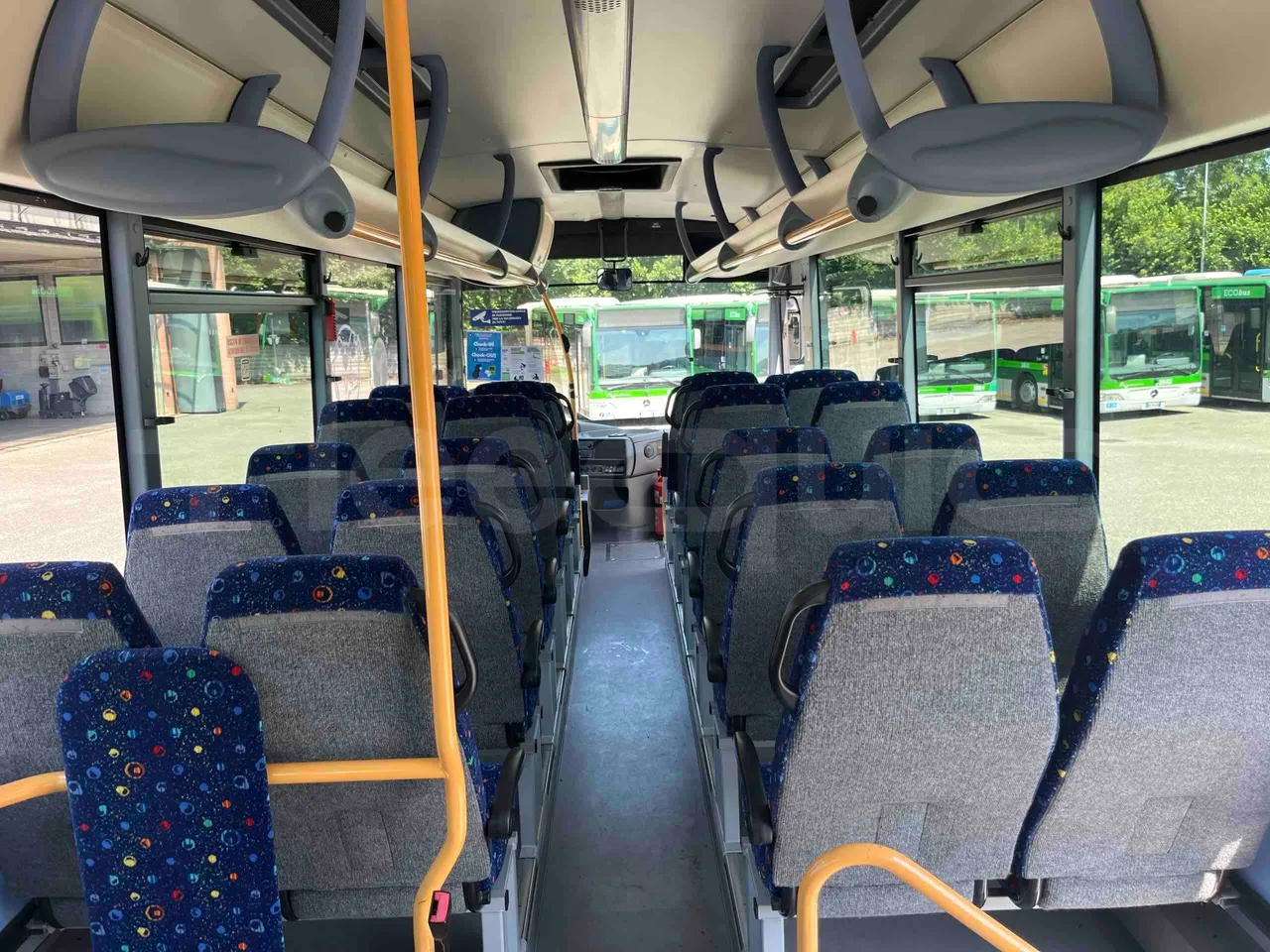 Iveco Crossway - forward view middle aisle