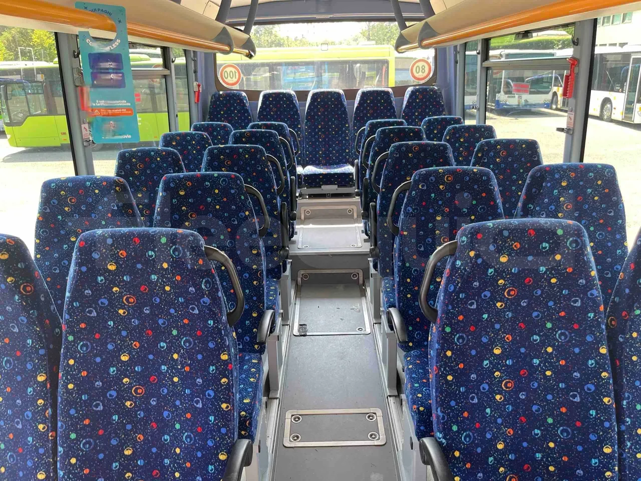 Iveco Crossway - reverse view middle aisle