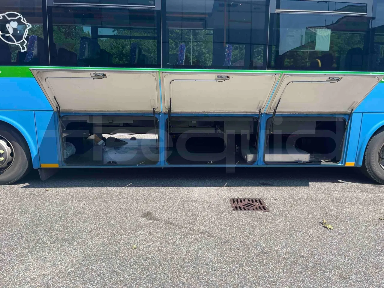 Iveco Crossway - luggage rack photo