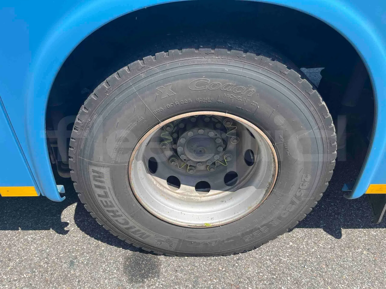 Iveco Crossway - Second Axle Left Side: Tyre Size
