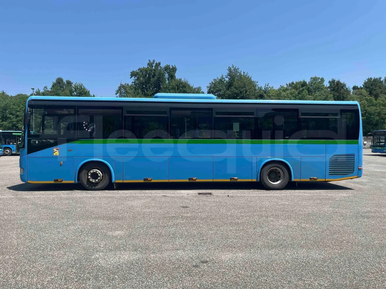 Iveco Crossway - left side photo