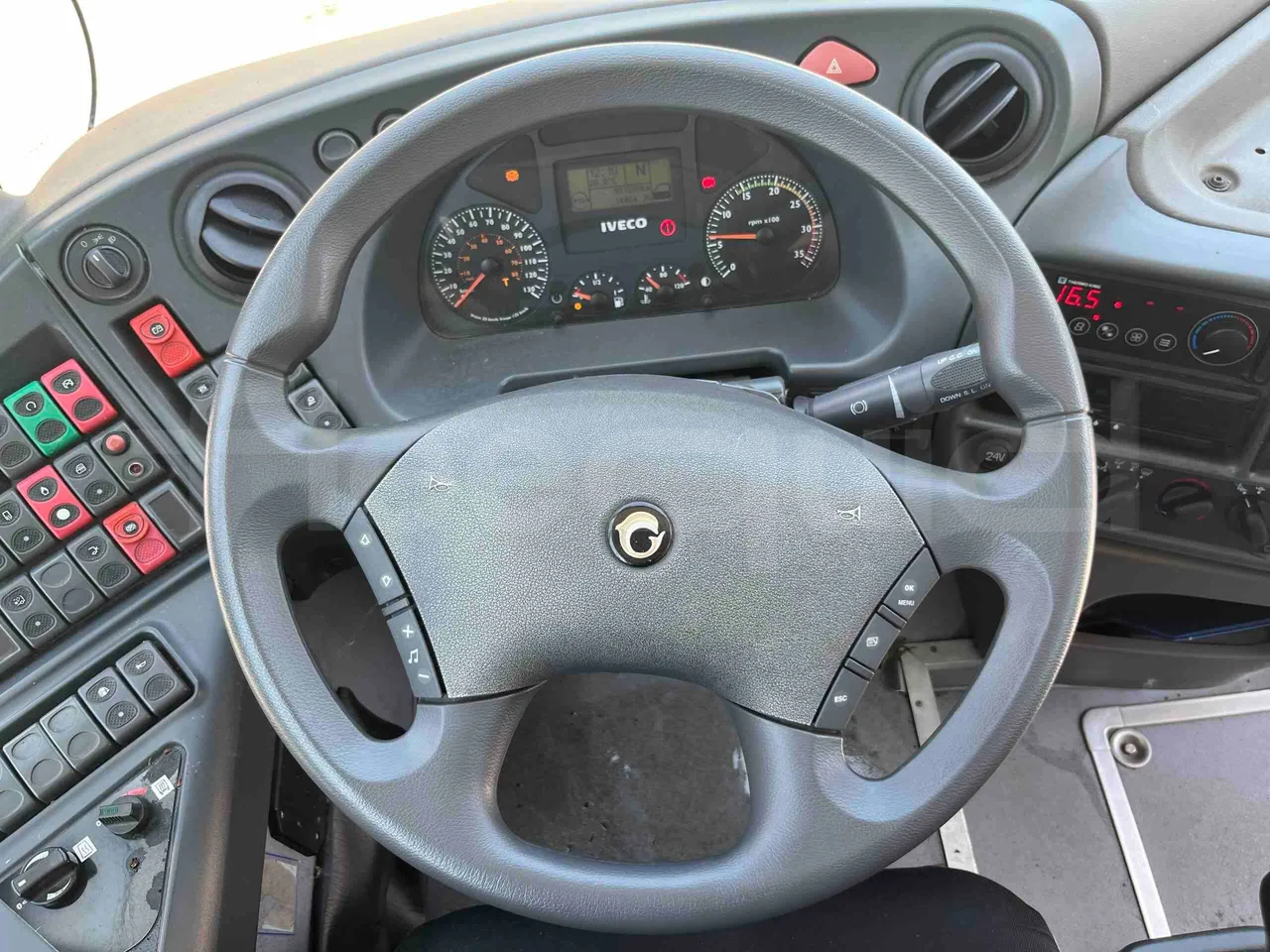 Iveco Crossway - steering wheel photo